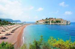 У посольстві закликають українців утриматися від автомобільних поїздок до Чорногорії і використовувати перельоти