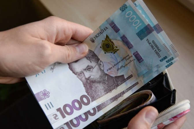 Мінімальна зарплата українців з вересня зросте до 5 тисяч гривень
