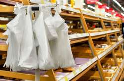 Уряд вітає плани заборонити безкоштовні пакети в магазинах