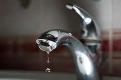 Низка будинків у Києві на день залишиться без води