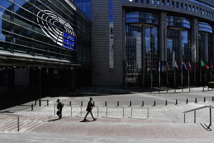 У Брюсселі близько 50 євродепутатів обікрали під час карантину 