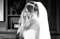 Невеста прогнала сестру-подростка со свадьбы из-за огромной груди