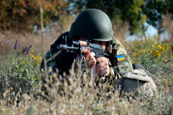 Окупанти поранили українського військового біля Невельського