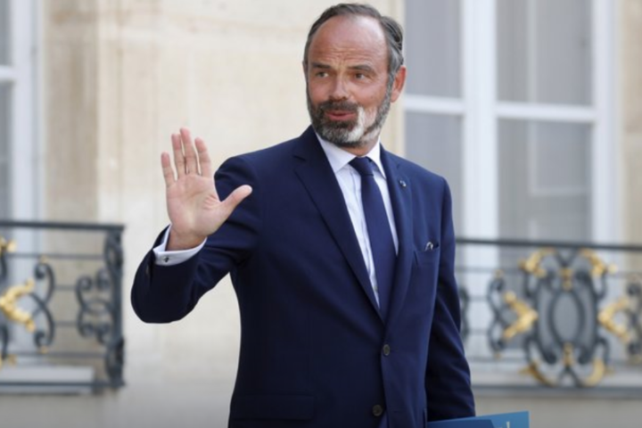 Прем’єр Франції подав у відставку