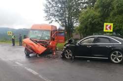 У ДТП на Львівщині постраждали 11 пасажирів мікроавтобусу 