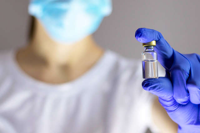 Ремдесивир стал первым официальным лекарством от коронавируса в ЕС