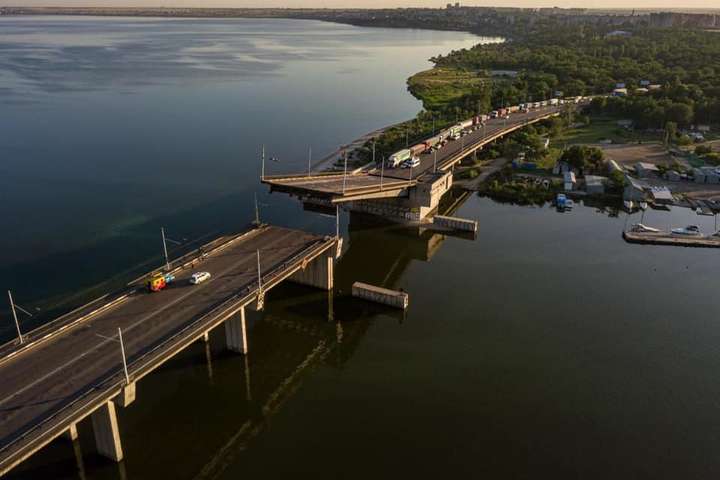 В Николаеве неожиданно развелся мост, пострадавших нет (фото)