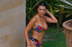 Старшая сестра Ким Кардашьян в трусах восхитила фанатов стройной фигурой (фото)