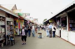 Рынок «Петровка» закрывается: предприниматели крупнейшего книжного базара протестуют