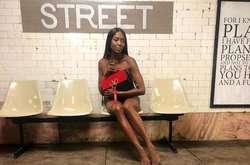 50-летняя Наоми Кэмпбелл снялась обнаженной в метро (фото)