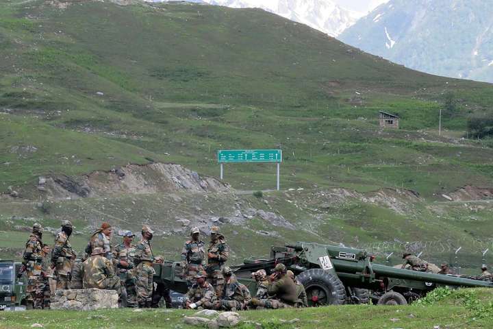 ЗМІ: Індія та Китай відвели війська і створять на кордоні буферну зону