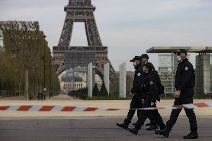 Послаблення карантину: у Франції дозволили масові заходи до п’яти тисяч осіб