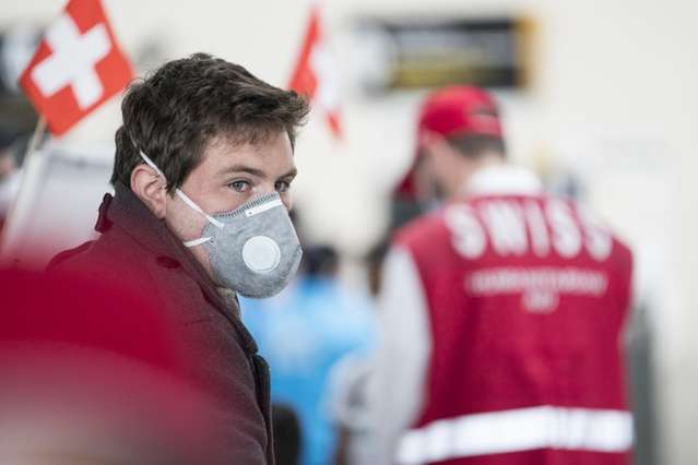 Швейцарія посилює карантин: тепер у транспорт пускатимуть лише в масках 