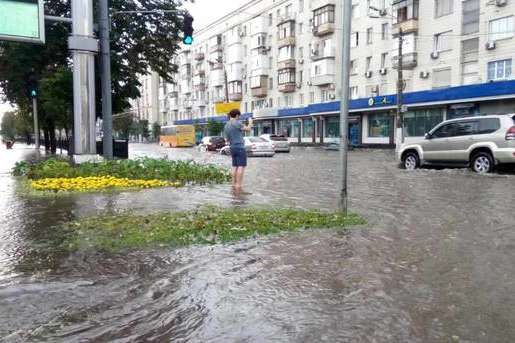 На Київ насувається злива. Комунальники готуються ліквідувати підтоплення