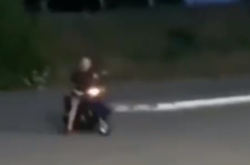 В супермаркет АТБ парень влетел на скутере (видео)