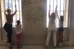 Задержанные в Афинах. 16 украинцев третьи сутки ждут самолет домой