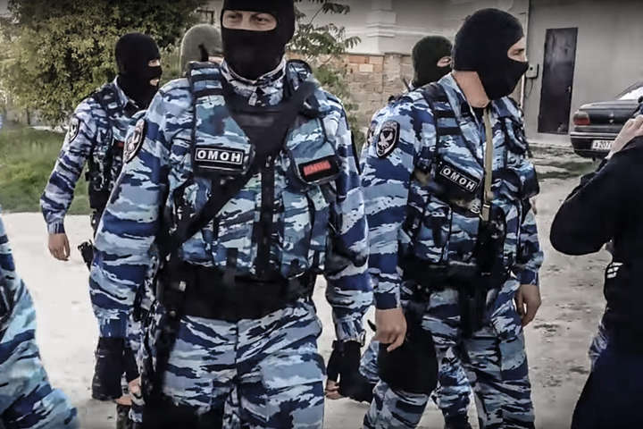 Оккупанты провели обыски и массовые задержания в Крыму