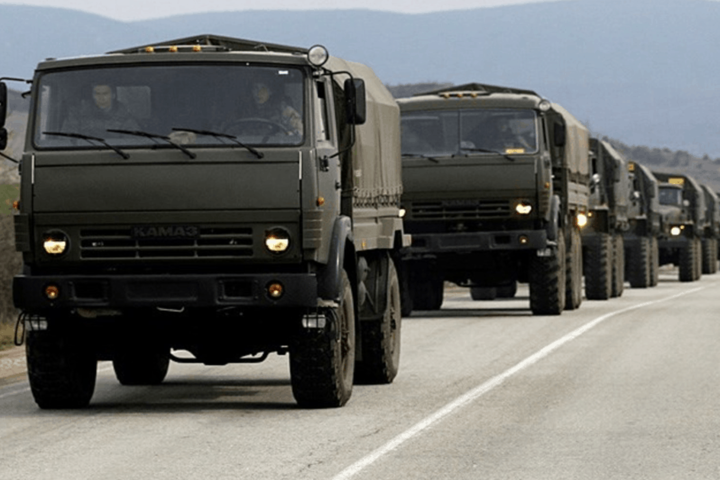 За пів місяця Росія перекинула на Донбас понад 20 вантажівок із боєприпасами