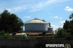 На момент замаху на вчинення диверсії в ємностях зберігалося 3500 т аміаку