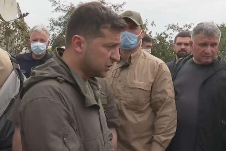 Масштабна лісова пожежа: Зеленський терміново прибув на Луганщину (відео)