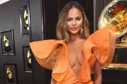 Американская телеведущая случайно показала грудь супермодели (фото)