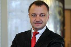 Тарас Креминь с 2014 по 2019 год был народным депутатом от партии «Народный фронт»