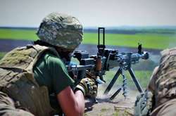 Унаслідок обстрілів один український військовий загинув, ще троє дістали поранення