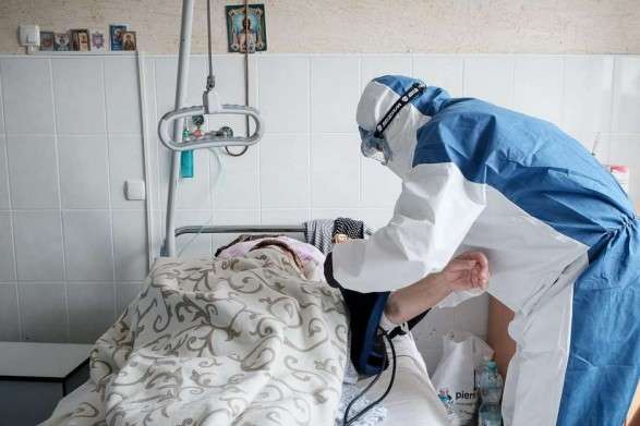 Другий день поспіль в Україні – понад 800 нових випадків коронавірусу