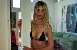  29-летняя модель Эмили Ратаковски обрадовала поклонников откровенными снимками 
  