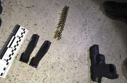 Патрульні виявили у чоловіка предмет, схожий на пістолет, і набої