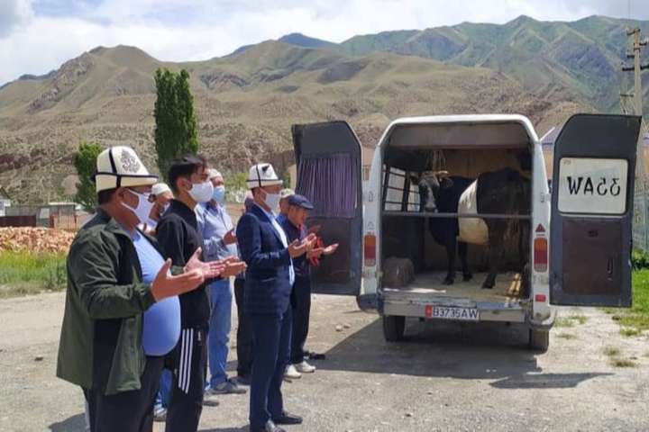 У Киргизстані проводять жертвоприношення для зцілення від коронавірусу