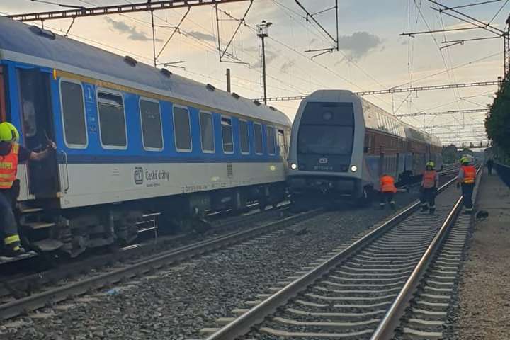 У Празі зіштовхнулися два потяги