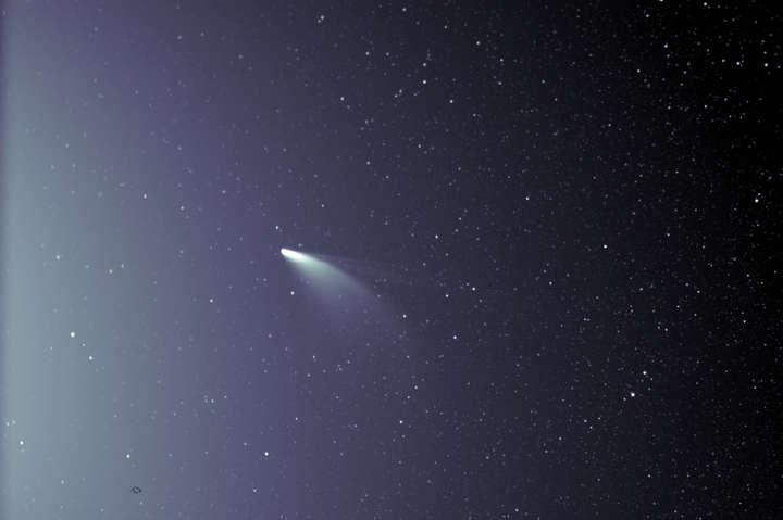 Комету Neowise можна побачити в Україні неозброєним оком