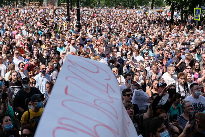 У російському Хабаровську відбувся масовий протест проти арешту губернатора Фургала (відео)