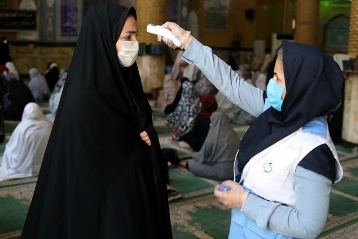 В Ірані заборонили весілля і поминки через коронавірус