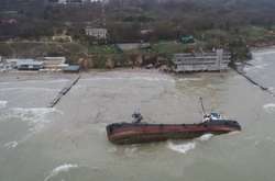 Криклій розповів, коли в Одесі приберуть затонулий танкер Delfi