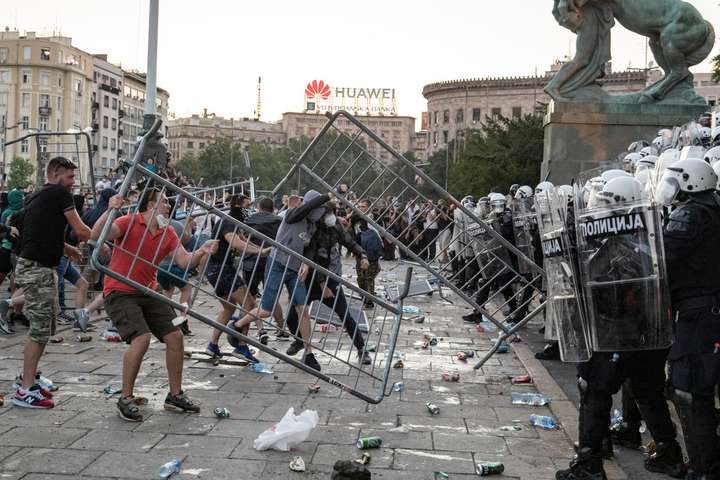 Протести у Сербії: поліція затримала понад 70 протестувальників