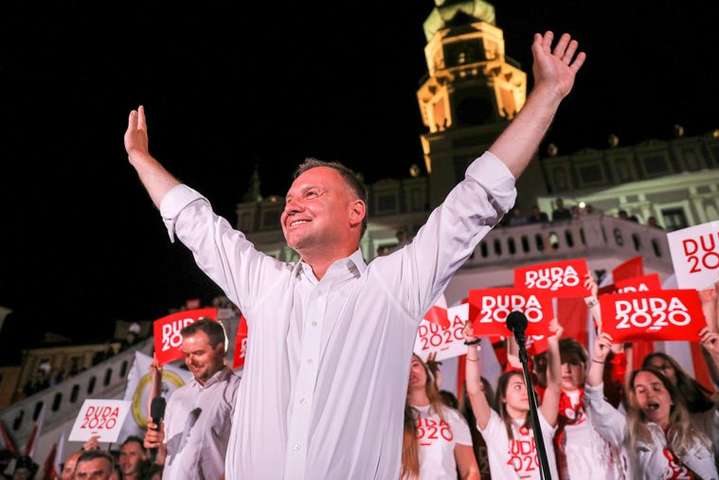 Вибори у Польщі: Дуда радіє перемозі, а Тшасковський чекає офіційних результатів