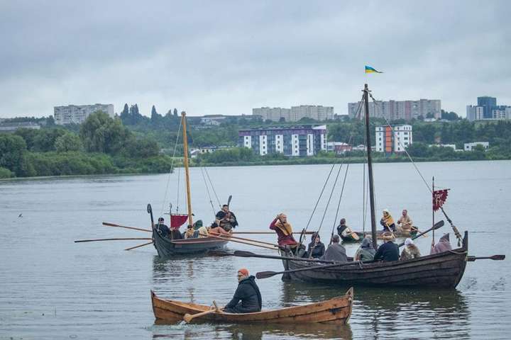 У Рівному пройшов фестиваль прадавніх човнів (фото, відео)