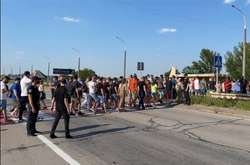 На Херсонщині працівники нічних клубів перекривали міст через Дніпро