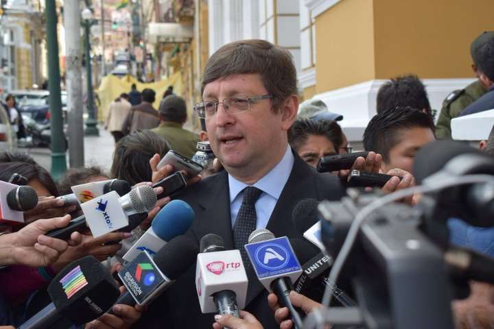 Міністр економіки Болівії заразився коронавірусом 