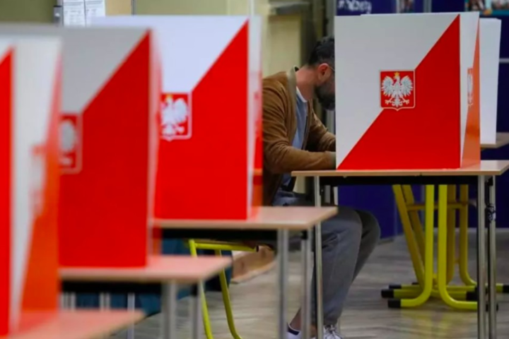 Українець погрожував підірвати виборчу дільницю в Польщі