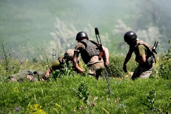 Загострення на Донбасі: за добу постраждали шестеро українських бійців