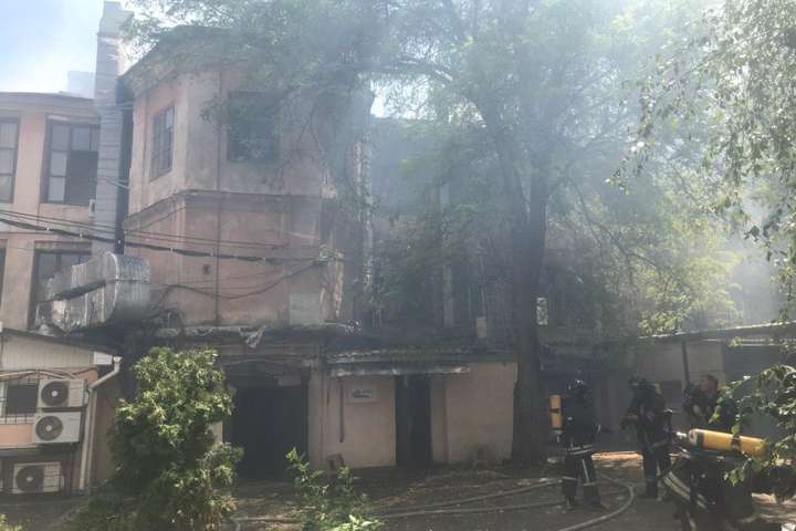 Через пожежу у будинку в центрі Одеси без даху над головою лишилися 38 людей