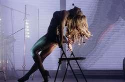 Гибкая Тина Кароль в нижнем белье восхитила фанатов жаркими фото