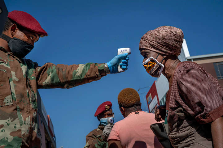 У Південно-Африканській Республіці відновили комендантську годину через пандемію