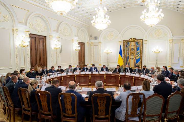 Уряд відзвітував щодо виконання доручень Президента для розвитку туристичної галузі України - Ткаченко доповів Зеленському про дорожню карту для сфери туризму