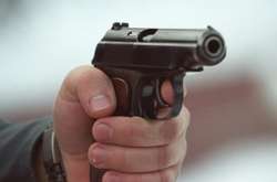 Дві особи двічі вистрелили у священнослужителя