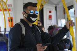  Містяни повинні дотримуватися дистанції і регулярно мити руки. 