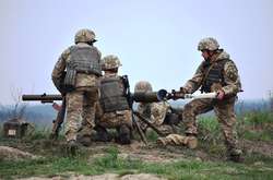 На Донбасі бойовики поранили сімох українських військових